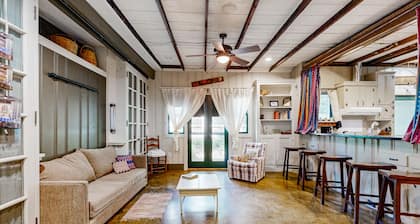 Little House Nashville: Convenient, Eclectic, Cozy, with 47 5-Star Reviews