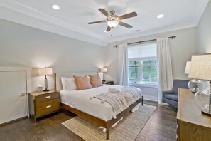 4 bedrooms, iron/ironing board, internet, bed sheets