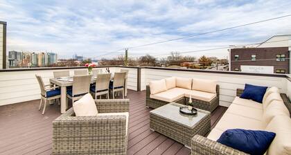 High-end Nashville home in The Gulch near downtown w/rooftop deck, WiFi, & AC