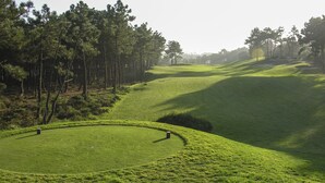 A golf course with well-manicured grass, trees, and rolling hills. - Praia Del Rey - Beach/Pool/Golf/Adventure (Amoreira)