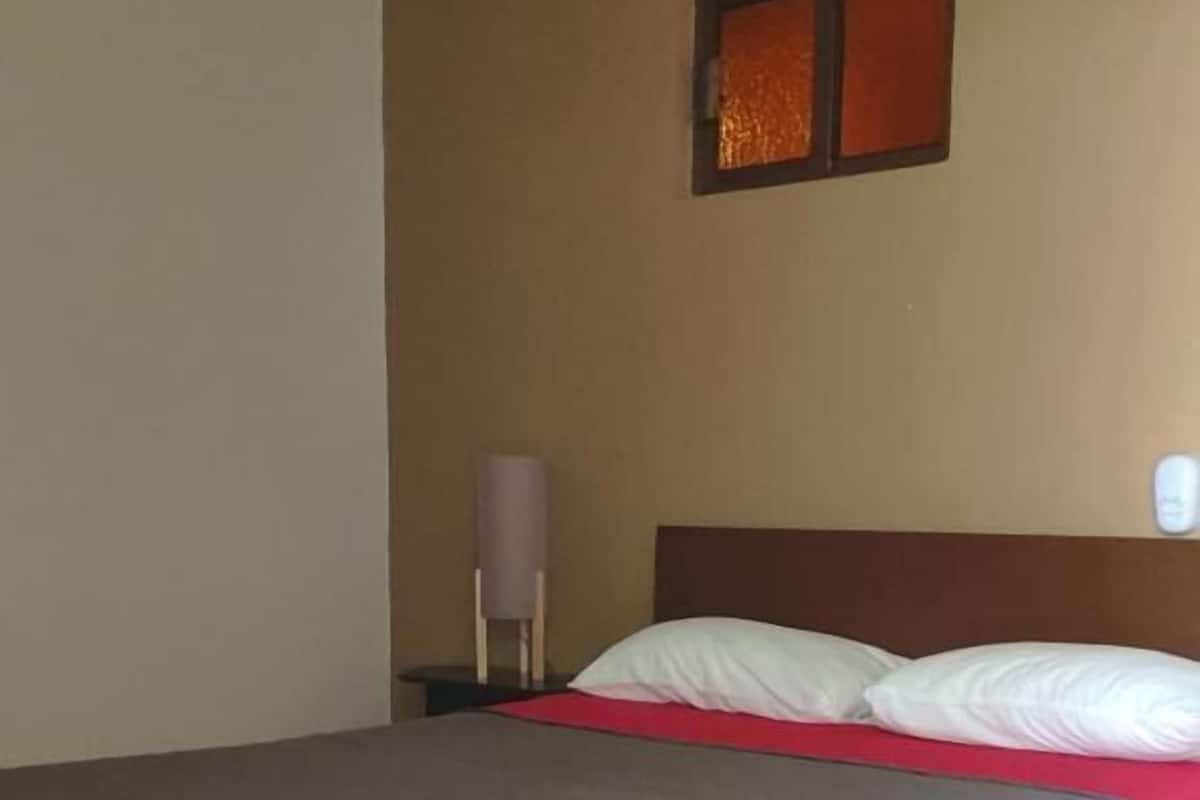 Basic Single Room | Free WiFi, bed sheets