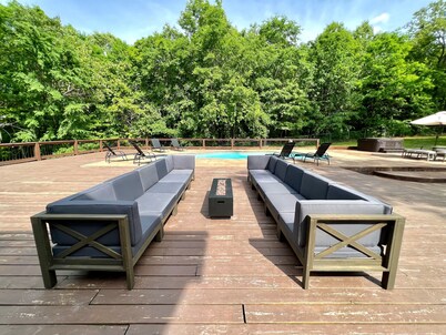 Guest House w/ Pool and Hot Tub! 10min away from Lake Norfork!