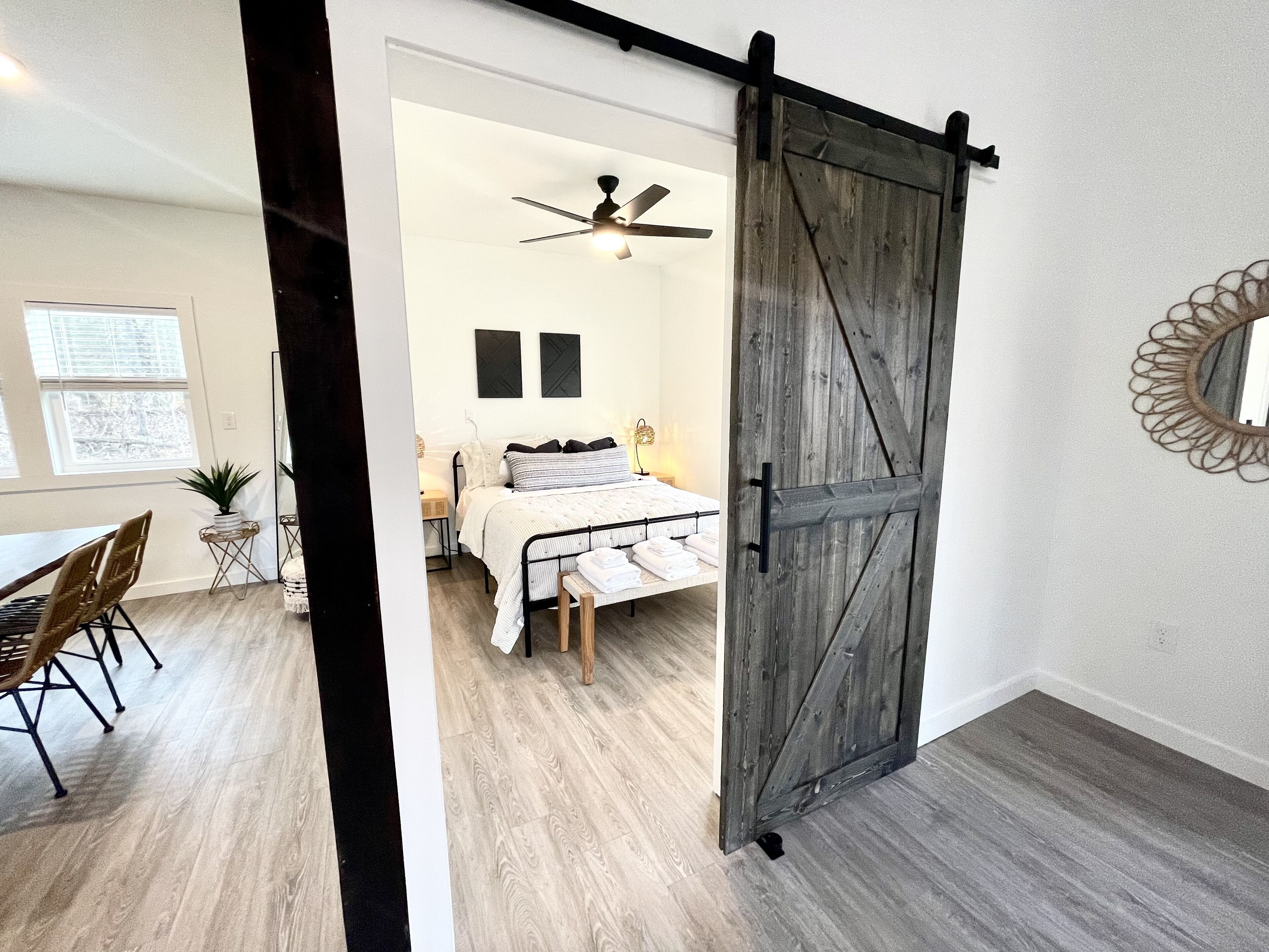 6 室のベッドルーム、アイロン / アイロン台、旅行用ベビーベッド、WiFi (無料)