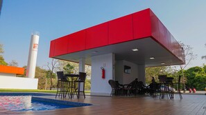 Outdoor pool - Oiti Hotel (Gurupi)