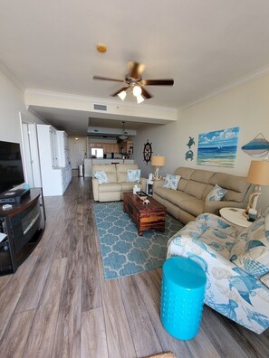 Smart TV, fireplace