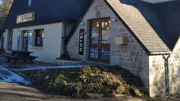 Mặt tiền nơi lưu trú