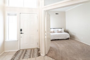 4 Schlafzimmer, Bügeleisen/Bügelbrett, Reisekinderbett, WLAN