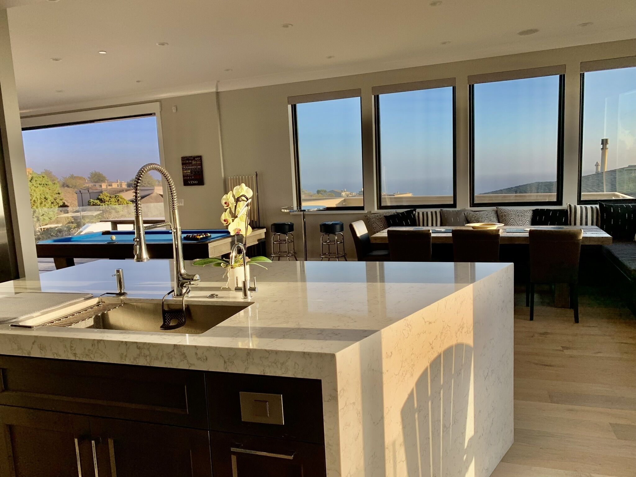 Above Par: Spa, Coastal Views, Pool table, Walking Distance To Beach