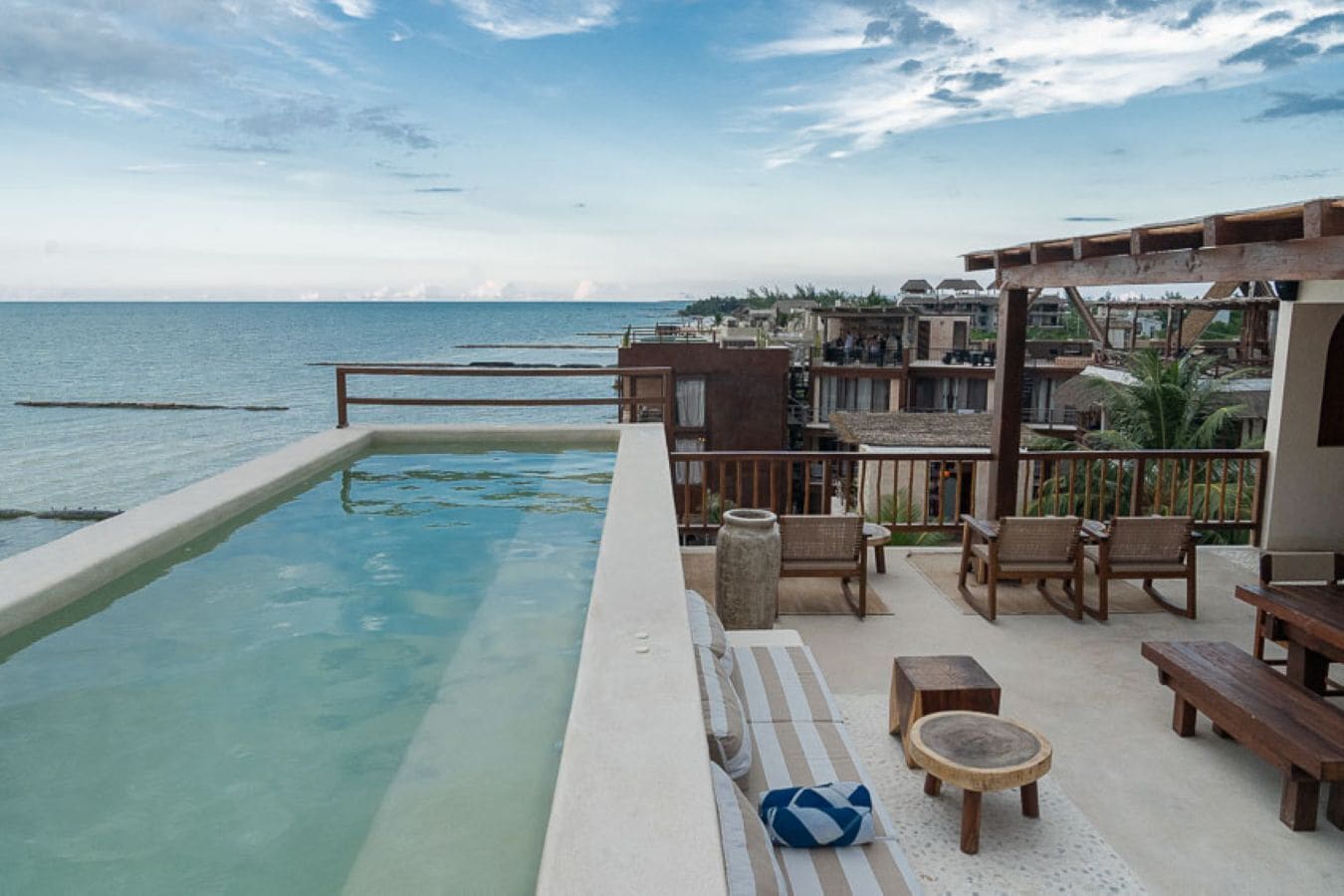 2 albercas al aire libre 