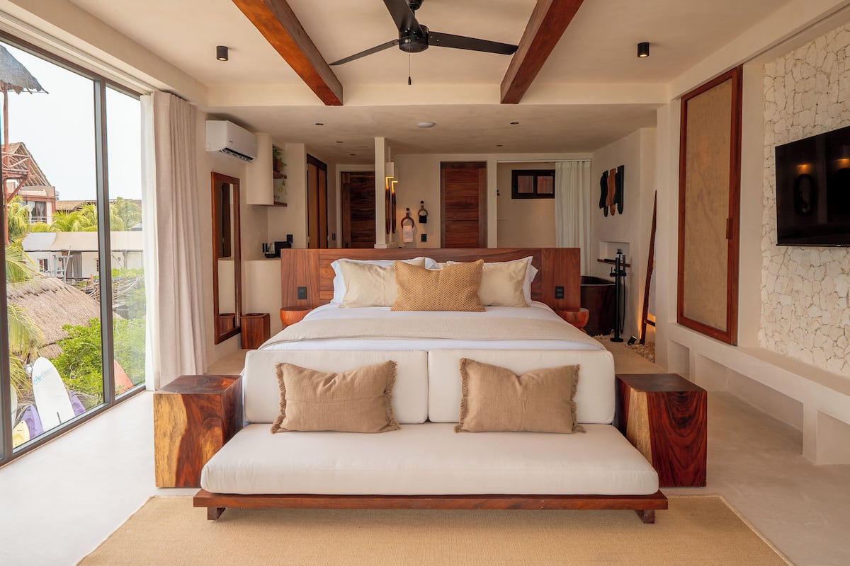 Ropa de cama de alta calidad y minibar 