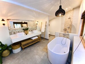 Bathtub - Nature and Wildlife Resort (Lusaka)