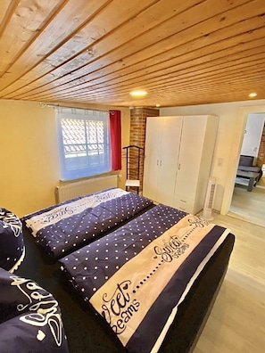2 bedrooms, in-room safe, soundproofing, iron/ironing board - Vacation home "Zur Abzuchtinsel" - 4 stars - 85sqm - climate - in the middle of the city (Goslar)