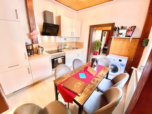 Fridge, microwave, oven, stovetop - Vacation home "Zur Abzuchtinsel" - 4 stars - 85sqm - climate - in the middle of the city (Goslar)