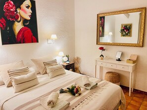3 chambres, fer et planche à repasser, lit parapluie, Wi-Fi gratuit