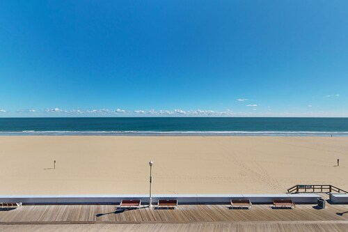 Renovated Beachfront Penthouse: Steps to Boardwalk, Dining, Entertainment