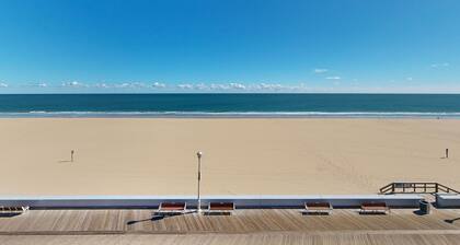 Renovated Beachfront Penthouse: Steps to Boardwalk, Dining, Entertainment