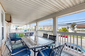 تناول الطعام بالخارج