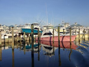 Marina - Beachside Bliss: Oceanside Condo w/ Decks - Steps to Shore (Ocean City)