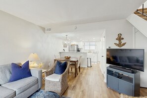 TV - Updated coastal getaway with pool - walk to beach, dining, shops & entertainment (Ocean City)