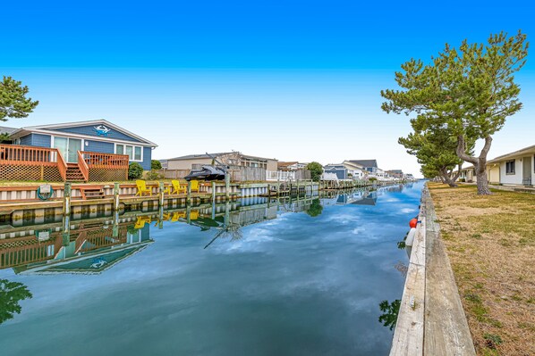 Pool - Updated coastal getaway with pool - walk to beach, dining, shops & entertainment (Ocean City)