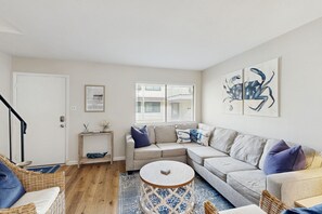 TV - Updated coastal getaway with pool - walk to beach, dining, shops & entertainment (Ocean City)