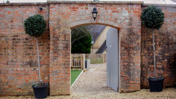 Exterior detail - The Hayloft - sleeps 6 guests  in 3 bedrooms (Winchcombe)