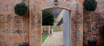 The Hayloft - sleeps 6 guests  in 3 bedrooms