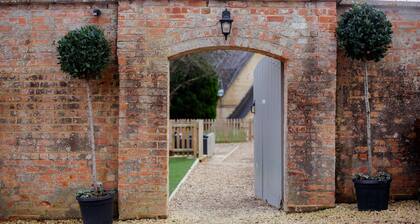 The Hayloft - sleeps 6 guests in 3 bedrooms