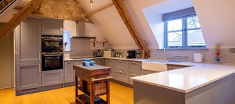 The Hayloft - sleeps 6 guests  in 3 bedrooms