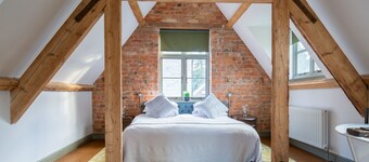 The Hayloft - sleeps 6 guests in 3 bedrooms
