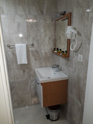Comfort Room | Bathroom | Slippers - Blue Sail Hotel (Istanbul)
