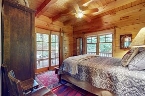 2 bedrooms, iron/ironing board, free internet, bed sheets