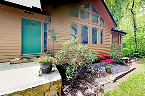 Exterior detail - Mountain Retreat w/ Stunning Views – 10 Minutes to Downtown Asheville & Biltmore (Asheville)