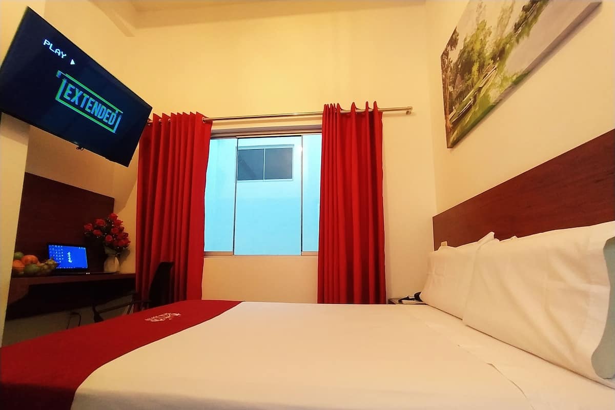 City Double Room Single Use | Free WiFi, bed sheets