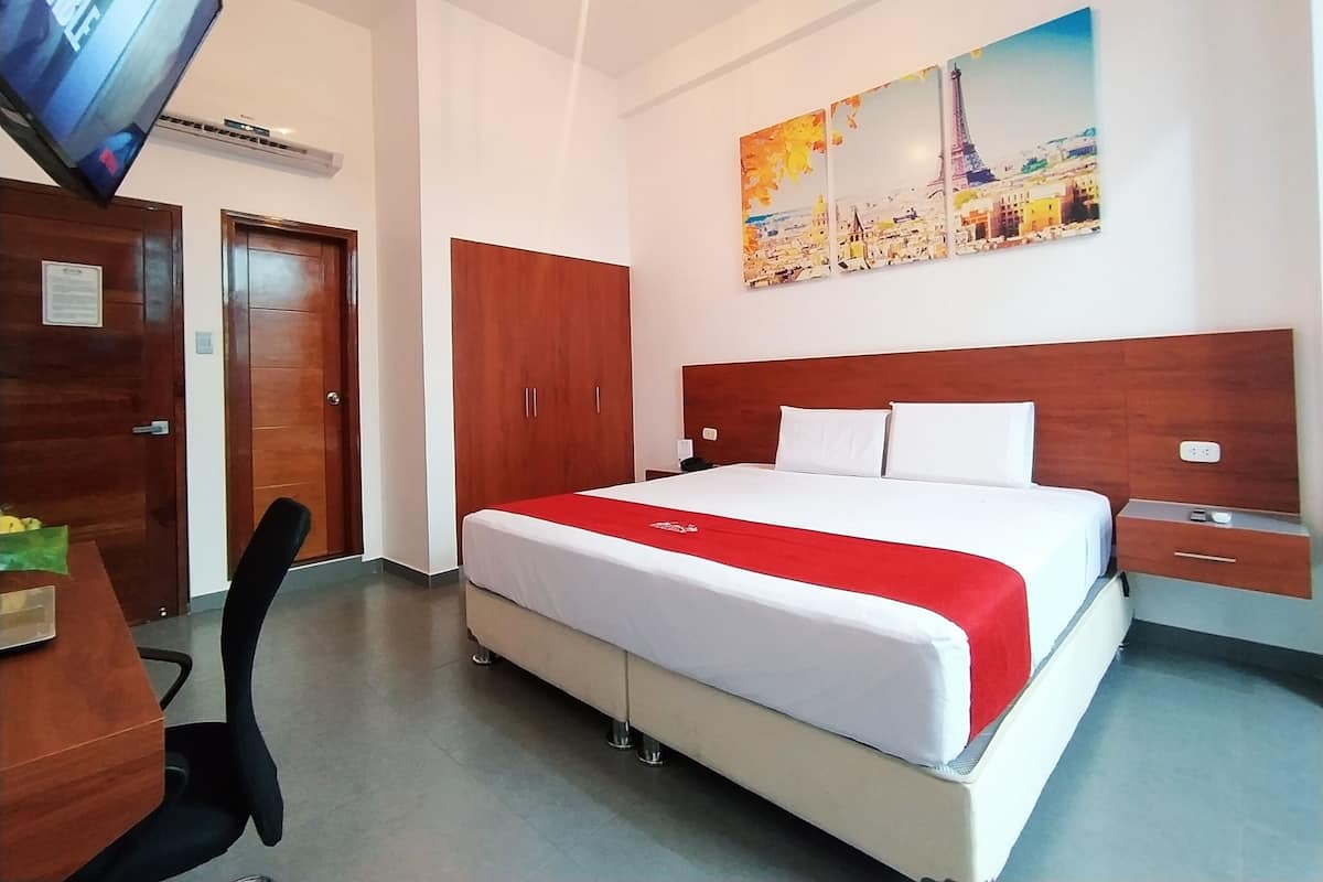 City Double Room | Free WiFi, bed sheets