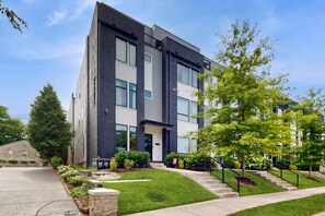 Exterior - 19th & Wedgewood | New Luxury Hideaway | Walk to Dining, Vanderbilt & Belmont (Nashville)