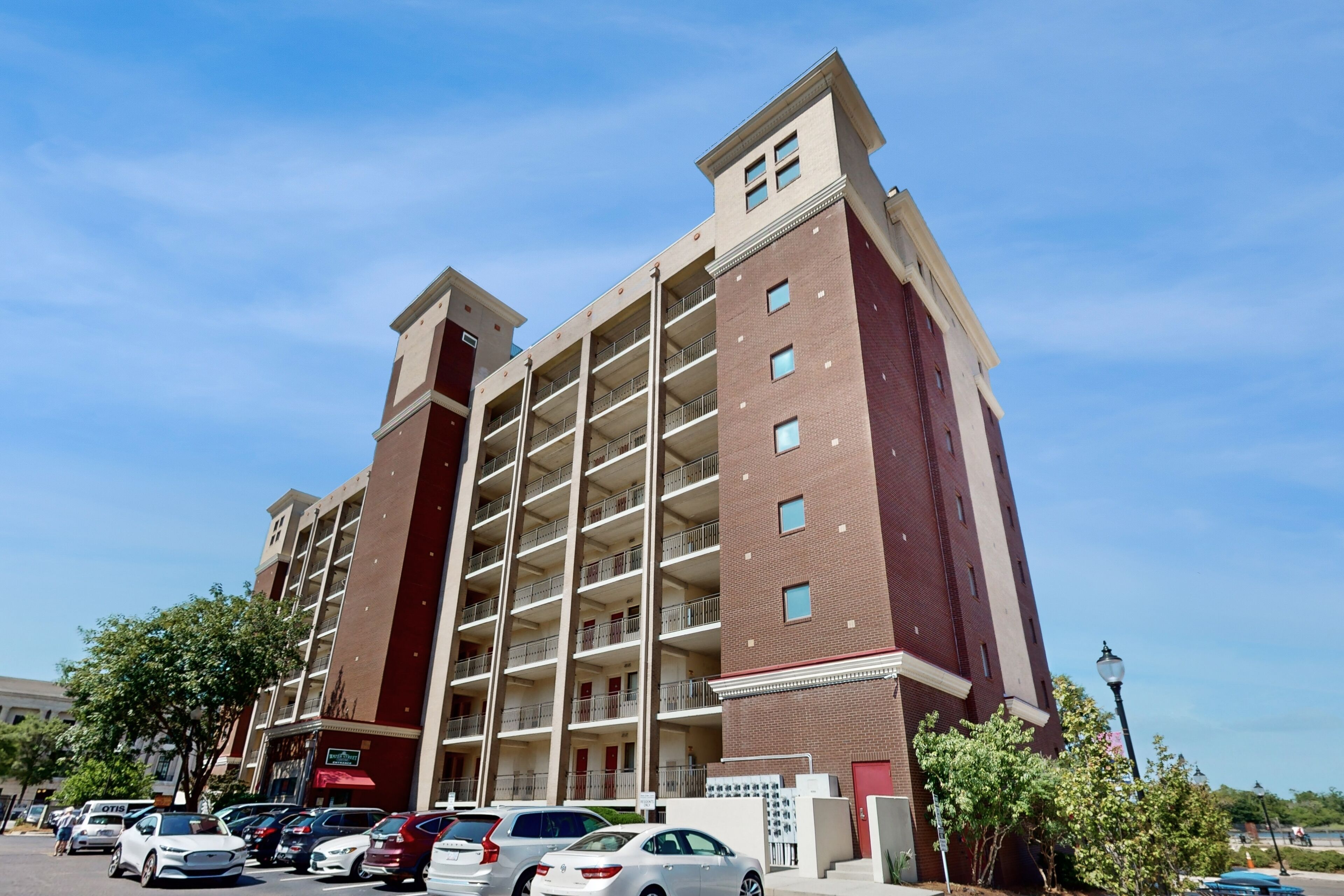 Condo with balcony, walkable locale, great views of Cape Fear River