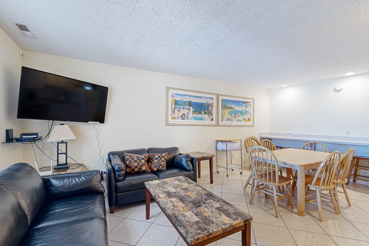 Spacious beach retreat with pool two blocks to beach and boardwalk - dog OK