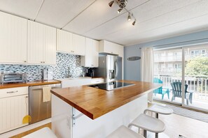 Fridge, microwave, oven, stovetop - Completely remodeled condo with private balcony - 100 yards to beach (Ocean City)