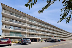 Exterior - Completely remodeled condo with private balcony - 100 yards to beach (Ocean City)