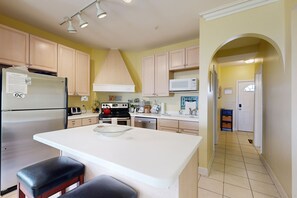 Refrigerador, microondas, horno y lavavajillas 