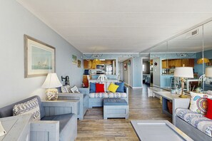 Televisión, reproductor de DVD y libros 