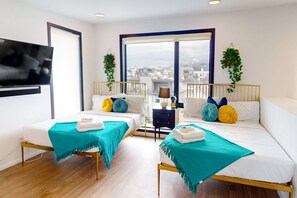 1 soverom, strykejern/-brett, internettilgang og sengetøy