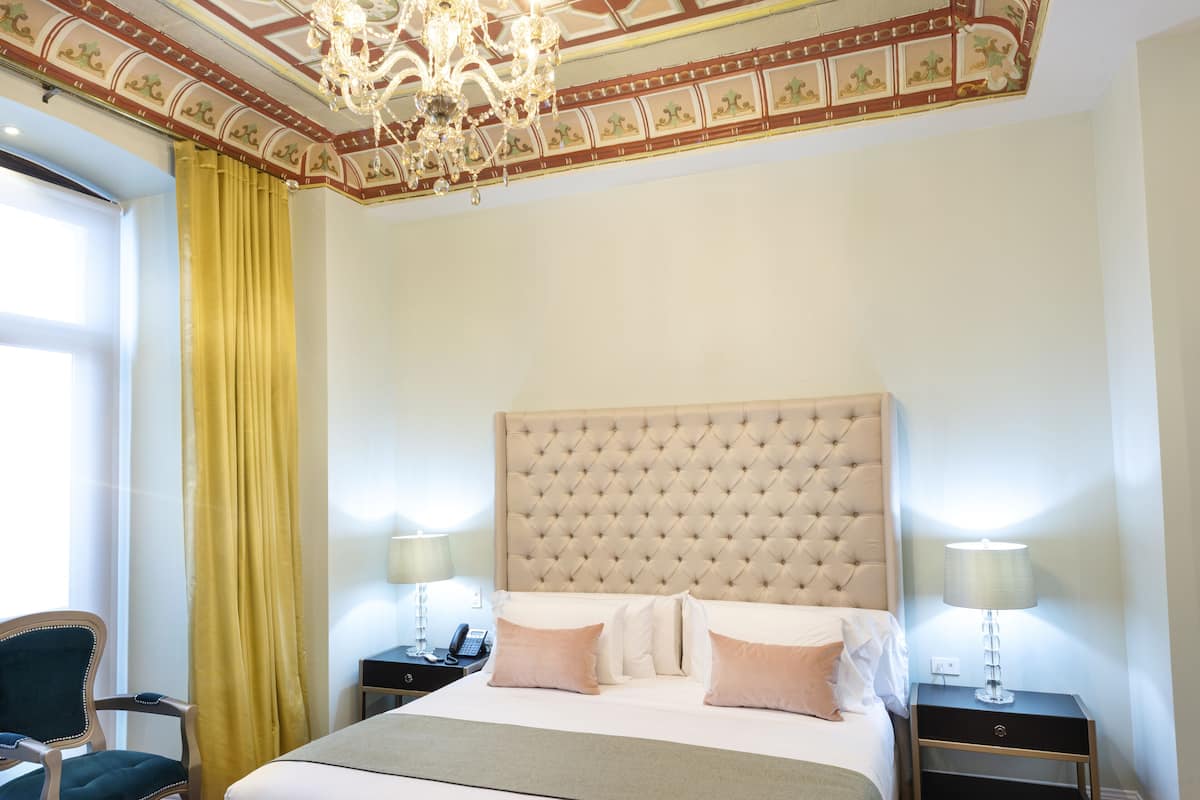 Junior-Doppelzimmer, 1 King-Bett, Balkon | 1 Schlafzimmer, hochwertige Bettwaren, Daunenbettdecken