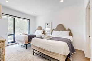 2 habitaciones, tabla de planchar con plancha, wifi y ropa de cama 