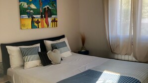 3 bedrooms, desk, iron/ironing board, WiFi (free) - Family villa with large saltwater pool near Aix-en-Provence - 8 pers (VENTABREN ( 13122 ))