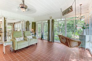 Interior - Bella Rose Estate - romantic luxury honeymoon destination near downtown (Goodlettsville)