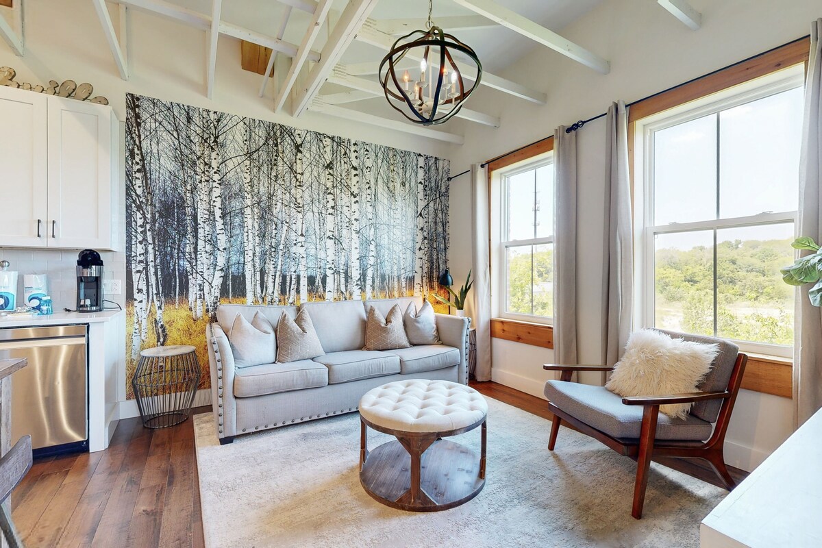 Modern-Rustic Suite w/ Pool & Outdoor Lounge | Near Downtown | Dog-Friendly