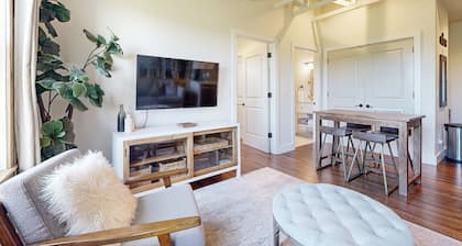 Modern-Rustic Suite w/ Pool & Outdoor Lounge | Near Downtown | Dog-Friendly