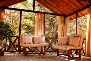 Classic Tree House | Terrace/patio